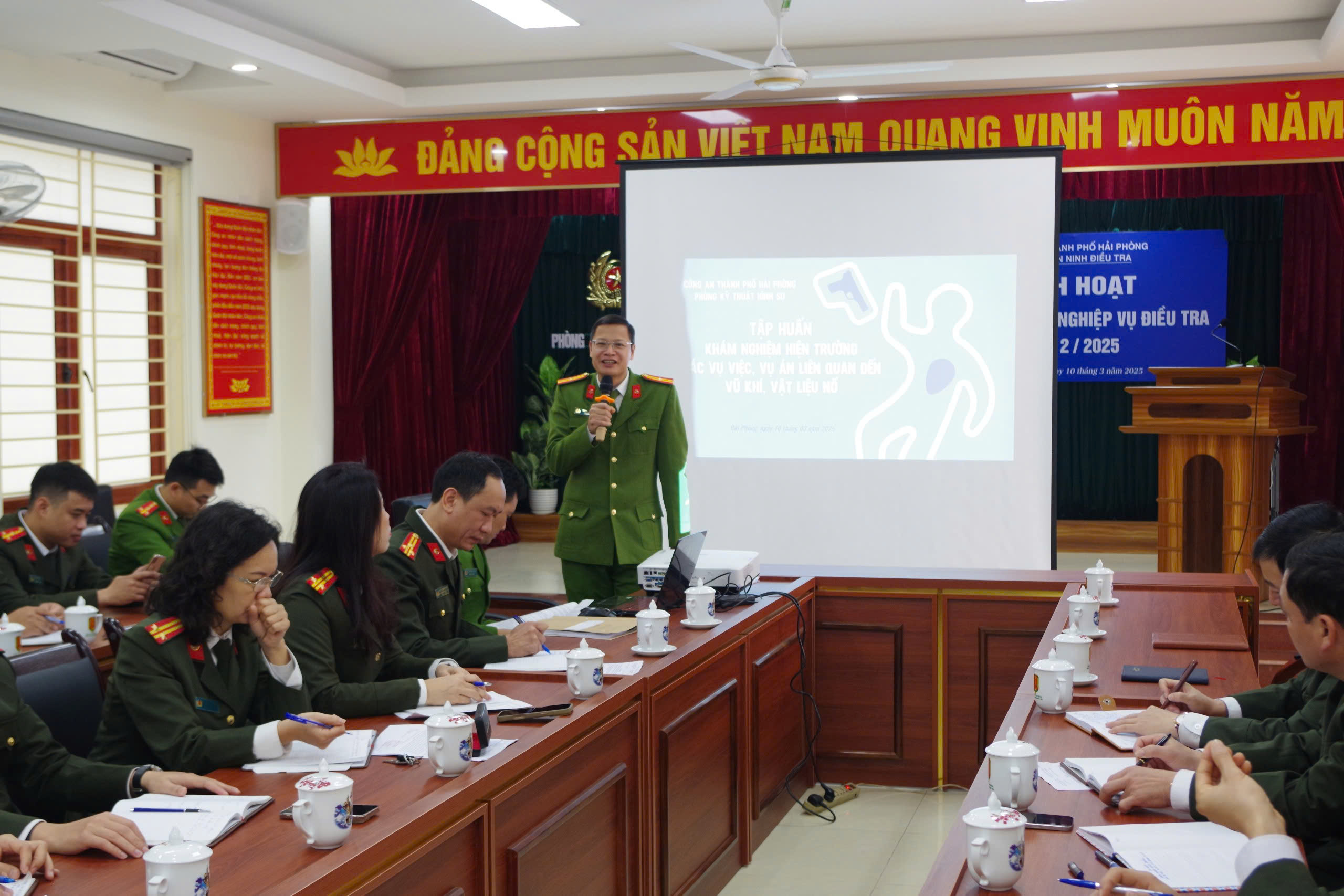 Phòng An ninh điều tra: Sinh hoạt định kỳ “Câu lạc bộ Pháp luật - Nghiệp vụ điều tra” Quý II năm 2025 